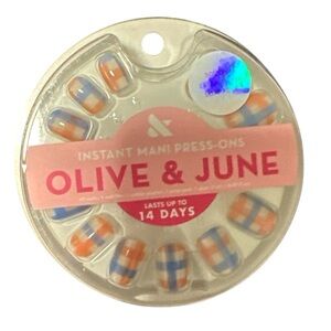 Olive & June Press-On Fake Nails - Squoval Soft Plaid